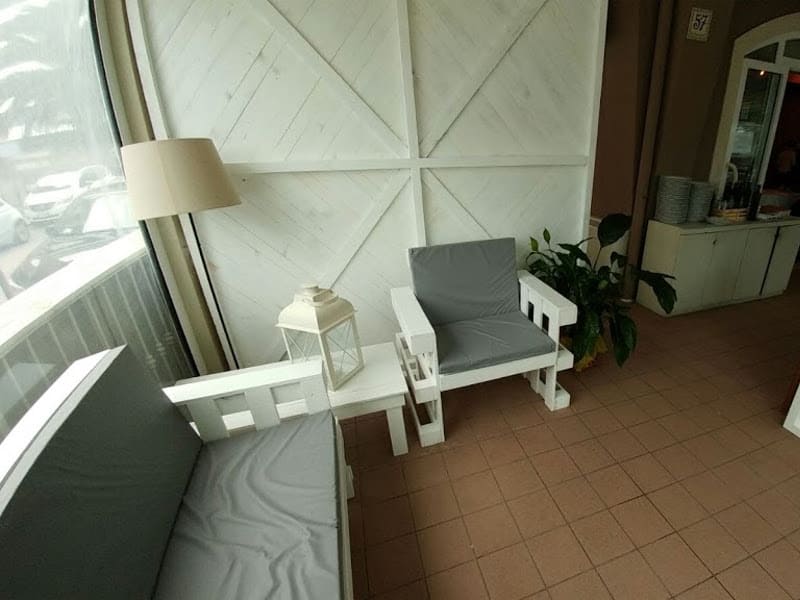 Mobili in legno per attività - Divani