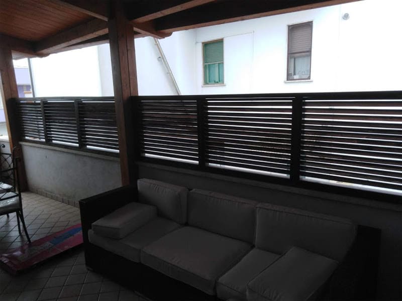 Mobili in legno per il giardino - divano e gazebo