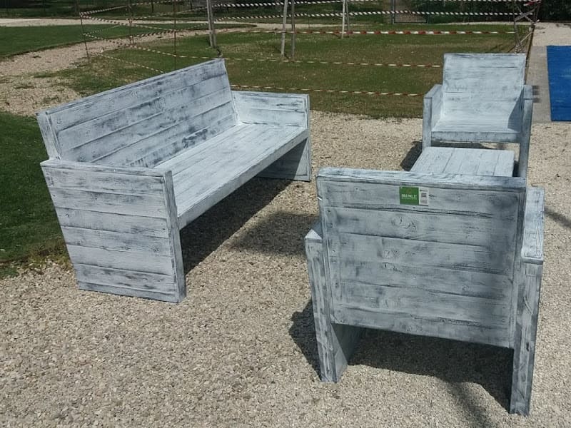 Mobili in legno per il giardino - tavolo e sedie